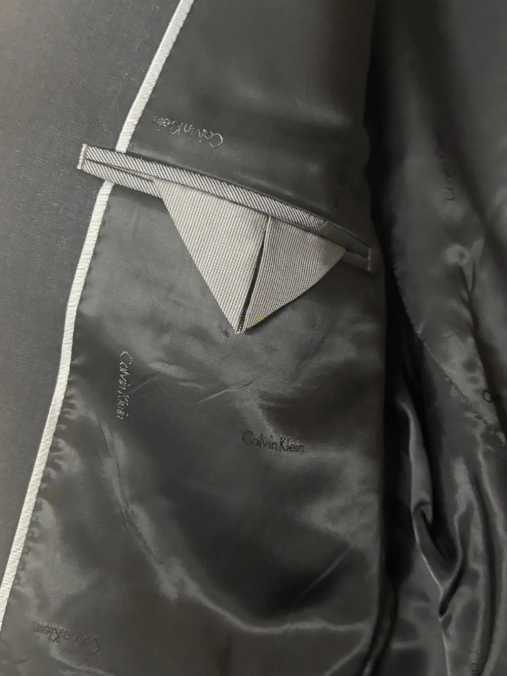 Calvin Klein Men's Slim Fit 100% Wool Charcoal Suit 42R